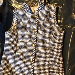 crown & ivy Black and White Houndstooth Vest For Girls Size small. Polyester